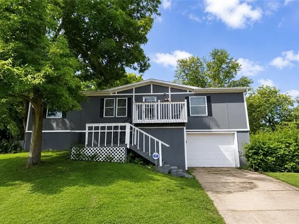 4904 W Christie Cir, Blue Springs, MO 64015