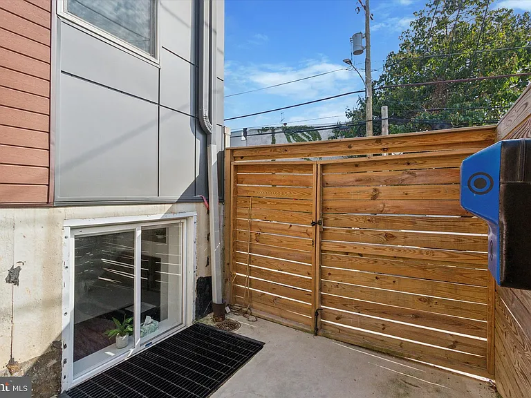 1500 N Myrtlewood St — Photo 22