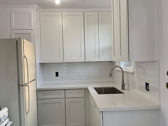 5th image of 15721 Halldale Ave APT C