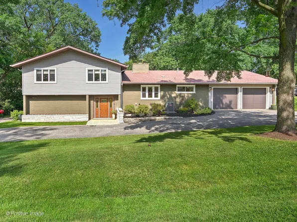 9260 S 86th Ave, Hickory Hills, IL 60457