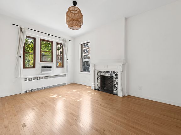 3rd image of 101 W 11th St APT 2F