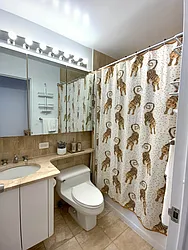 Rented by R New York