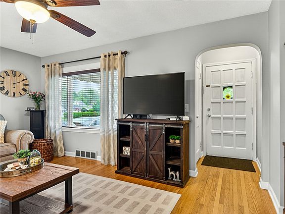 3rd image of 110 Smyles Dr