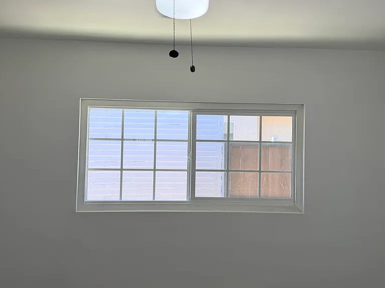 201 S Rowan Ave — Photo 1
