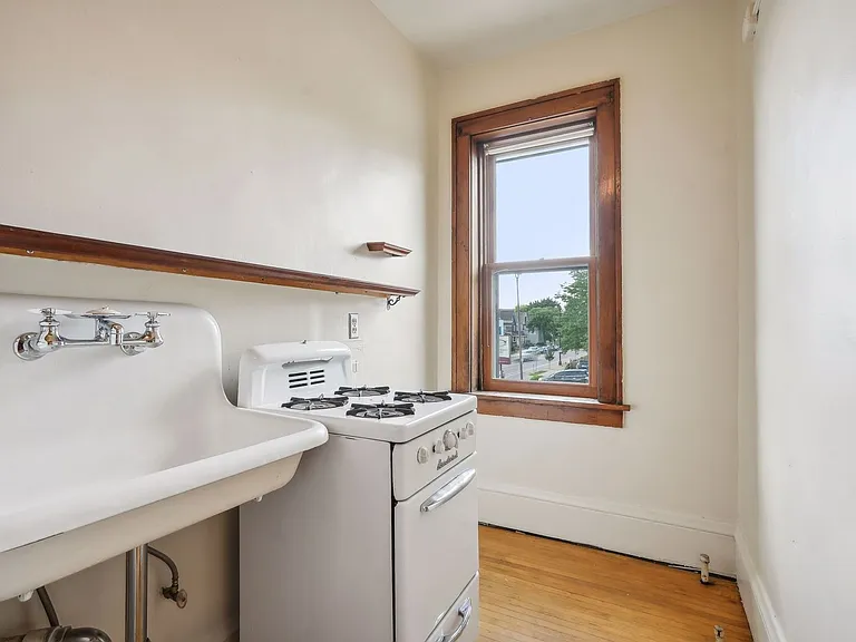 1426 West 31st Street — Photo 2