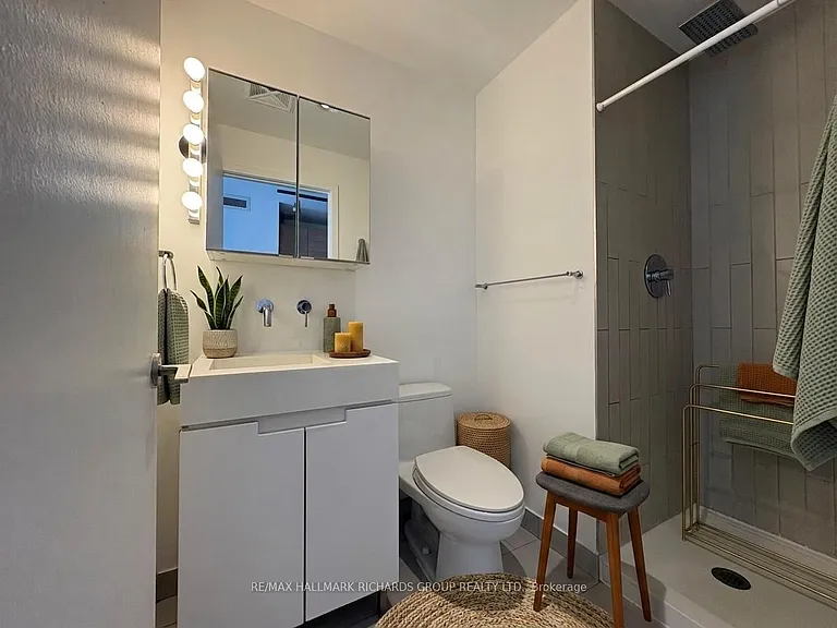 25 Oxley St #404 — Photo 6