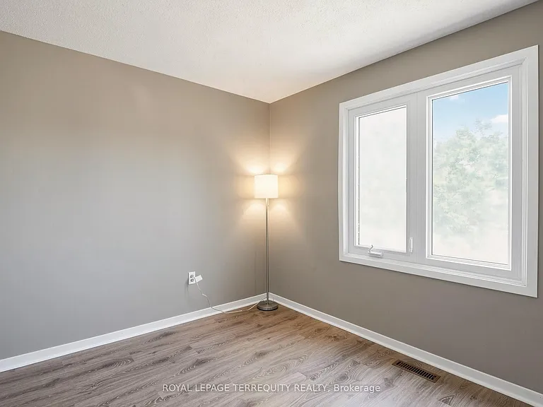 7 Yorkville Ct — Photo 35