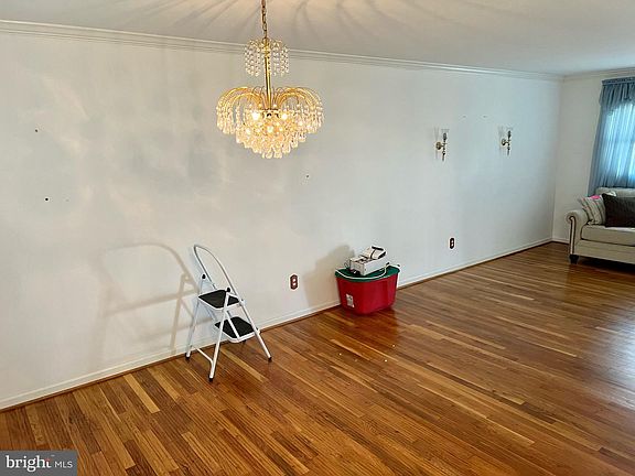 4th image of 111 Elm Ave