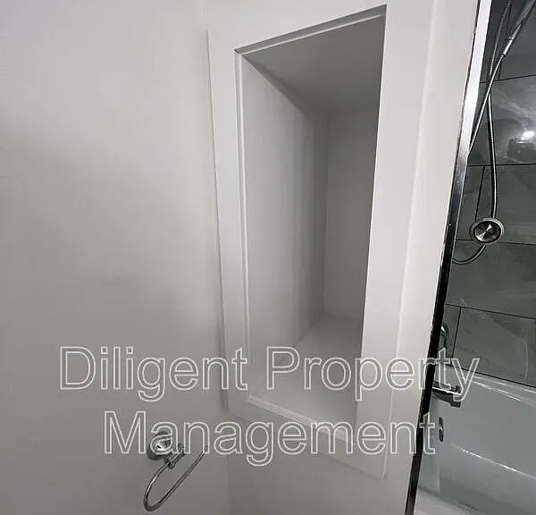 438 Bellevue St #LOWER — Photo 20