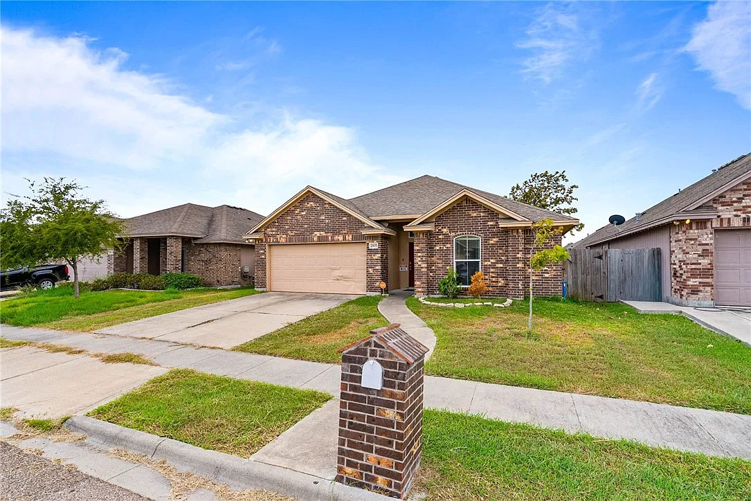 3 bed, 2.0 bath, 1637 sqft, $2,050 — Photo 2