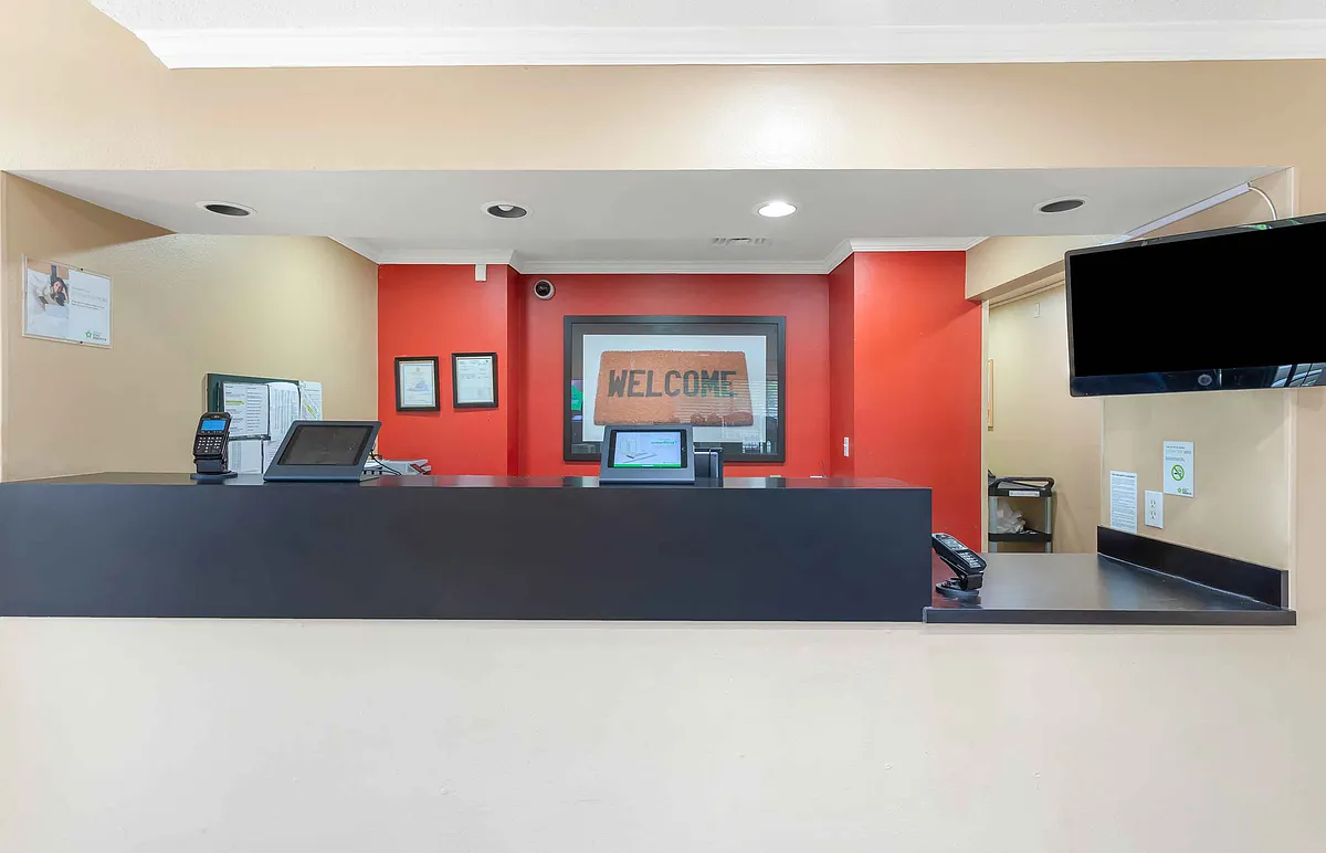 Lobby and Guest Check-in - Richmond - West End - I-64