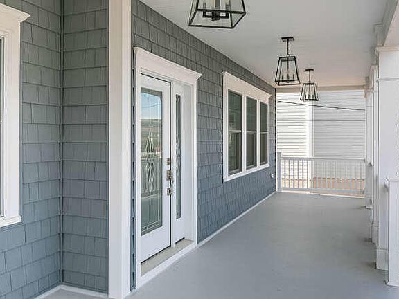 4th image of 916 Ocean Ave