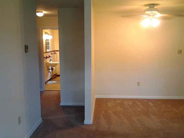382 W Chestnut St — Photo 5