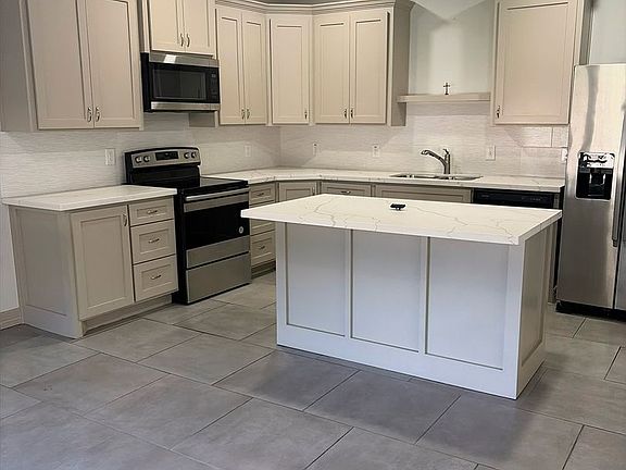 4th image of 2925 Pecos St