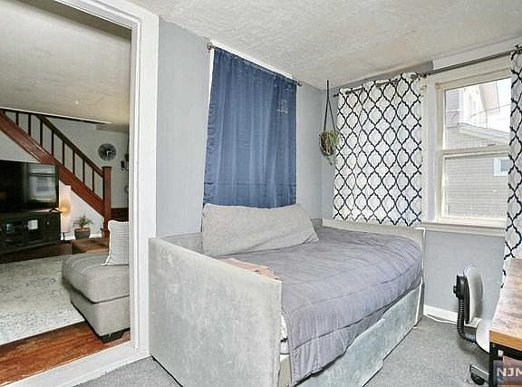 5th image of 109 E Johnson Ave