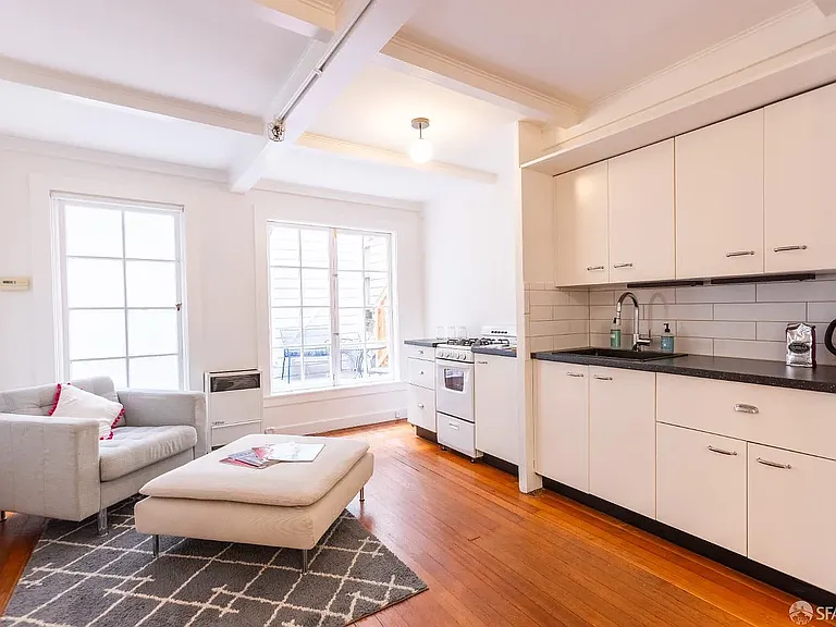 1023 Broadway #B — Photo 4