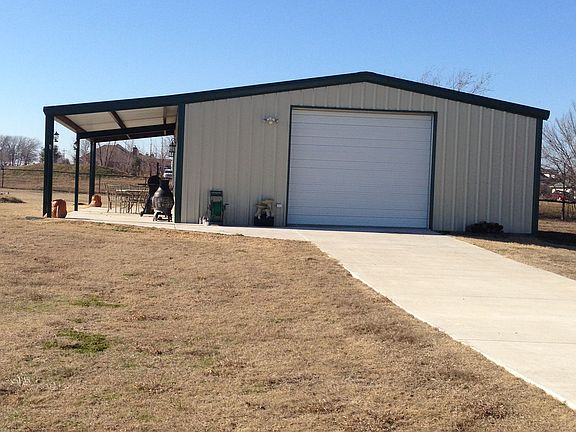 front view of shop w drive