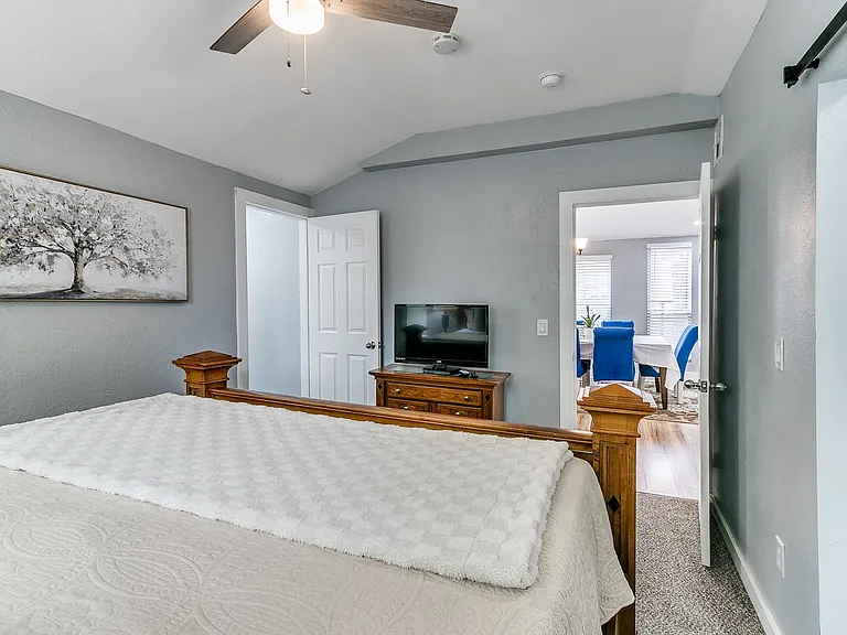 619 E Frank St — Photo 44