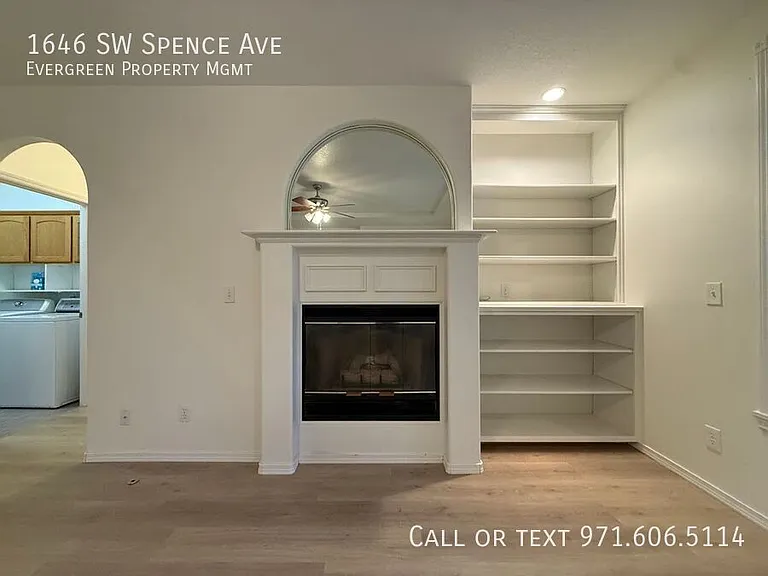 1646 SW Spence Ave — Photo 6
