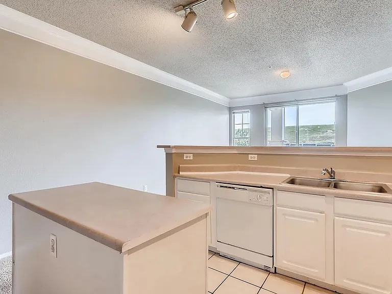 2155 Eagle Ave — Photo 4