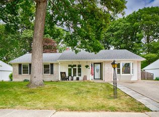 817 Applewood Rd, Fort Wayne, IN 46825