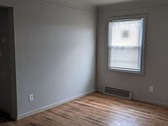 3rd image of 16067 Eastburn St
