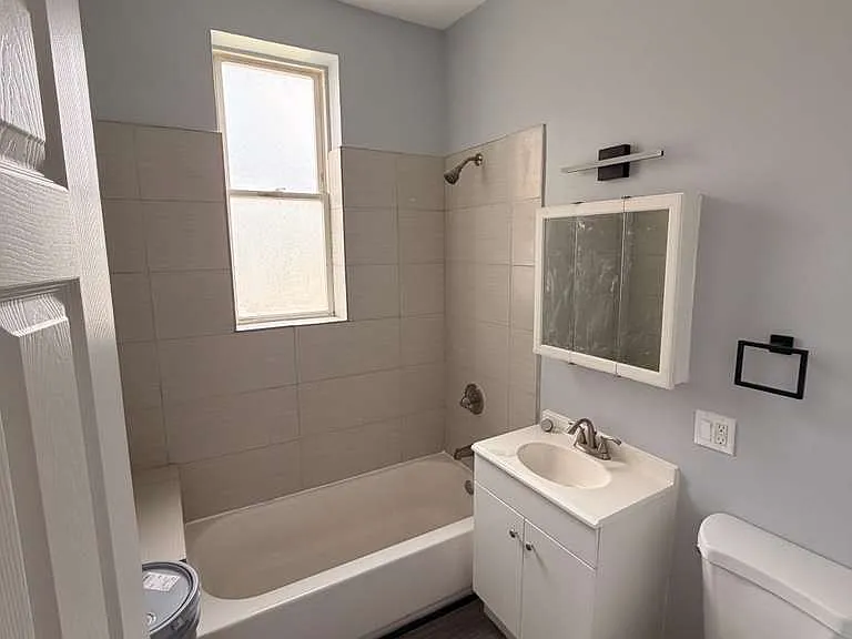 1555 S Millard Ave #2R — Photo 5