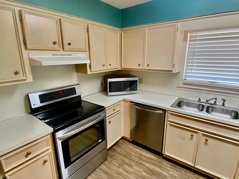 7036 Stoneybrook Dr — Photo 8
