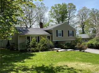 3 Skytop Rd, Scarsdale, NY 10583