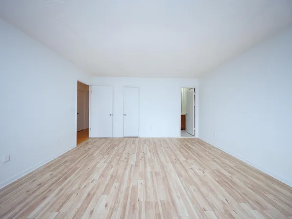 1910 Avenue V image 11 of 19