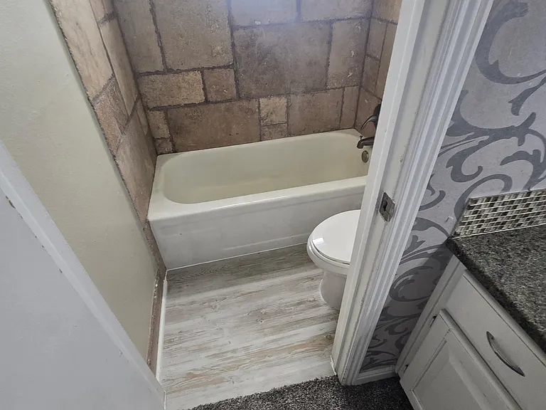 649 E Swenson Ave #2 — Photo 11