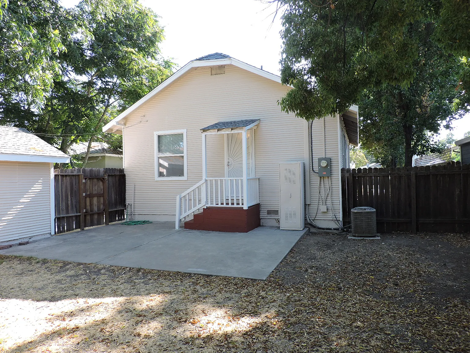 3 bed, 924 sqft, $2,595 — Photo 3