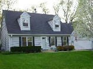 38 S Prairie St, Cary, IL 60013