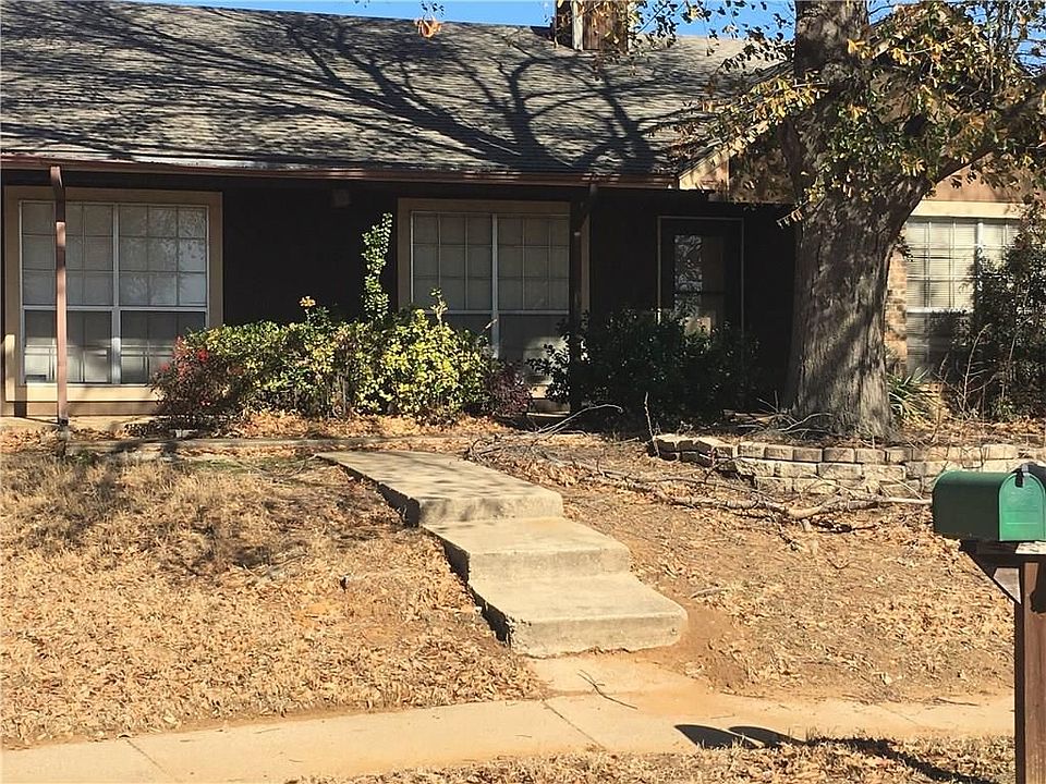 1st image of 300 Bluegrass Ln