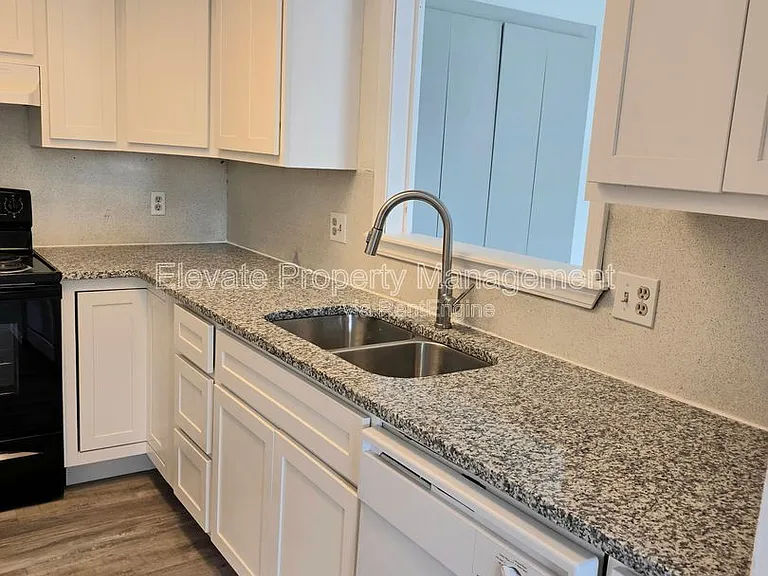 524 Westwood Ct — Photo 8