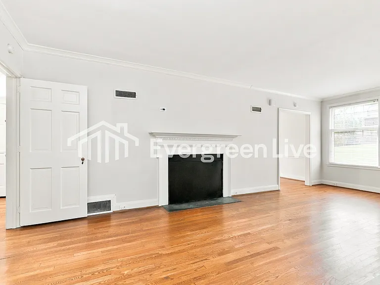 1218 Fillman Dr — Photo 4