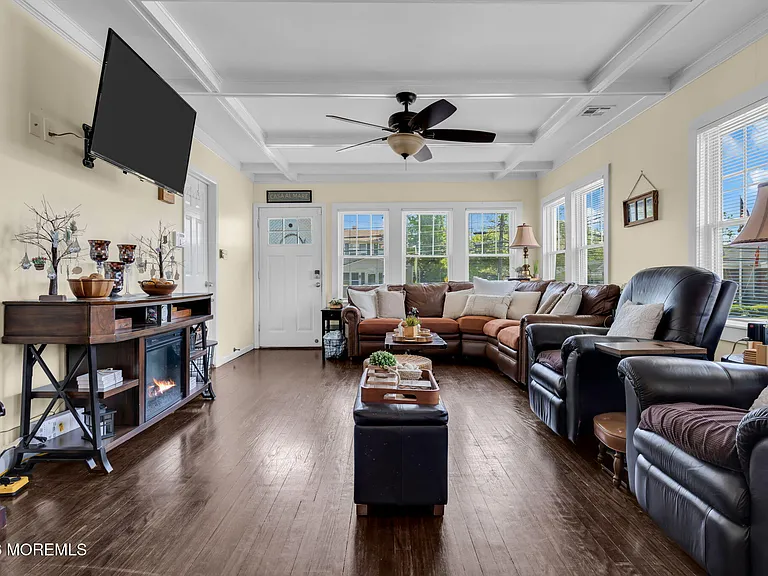 319 Arnold Ave — Photo 4