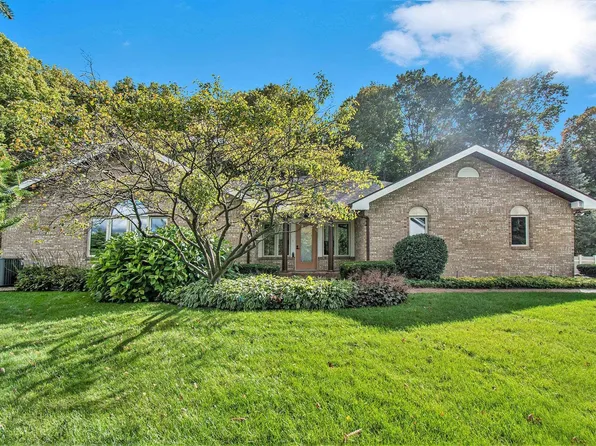 1526 Meadow Trl, South Bend, IN 46614