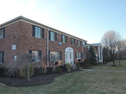 1st image of 87 Roseland Ave APT 106