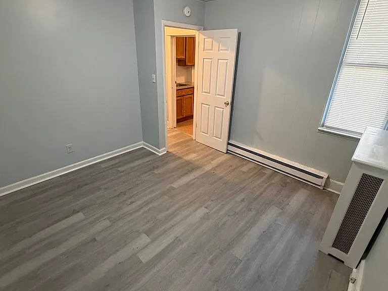 671 Long Ln #B — Photo 11