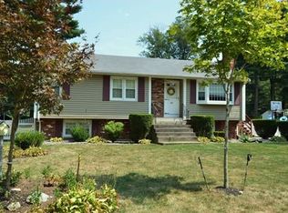 37 Tomlinson Rd, Attleboro, MA 02703