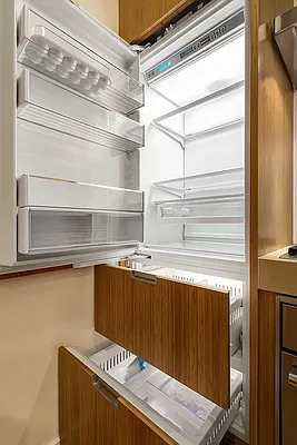 Sold by R New York | media 7