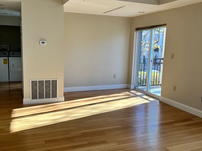 305 W Utica St — Photo 13