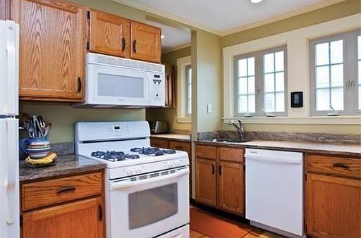3rd image of 27 Willoughby St #Kr