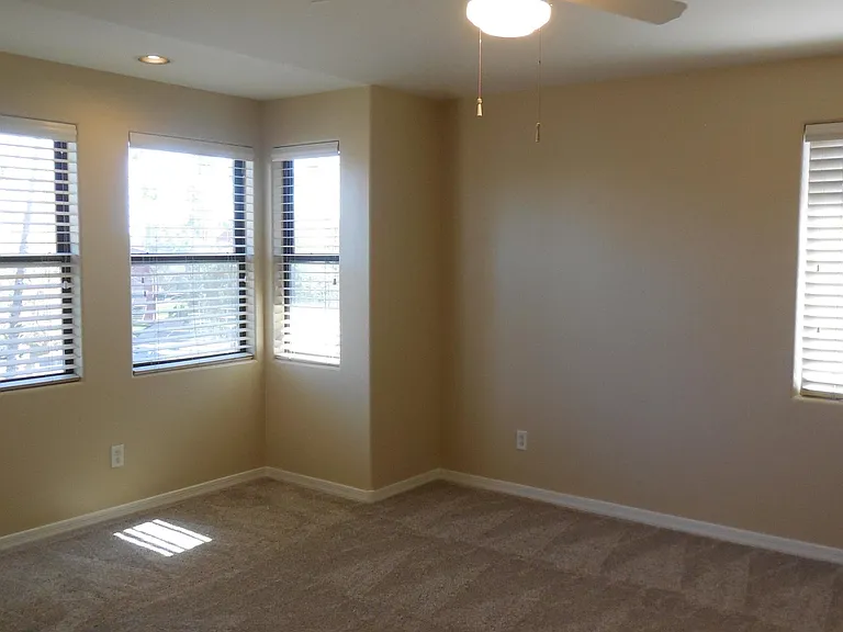 746 S Beck Ave — Photo 10