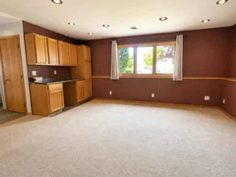 417 Woodhaven Ln — Photo 7