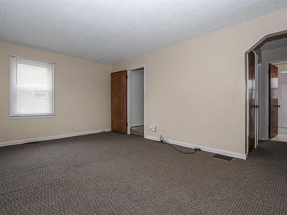 4th image of 2936 Royal Glen Dr