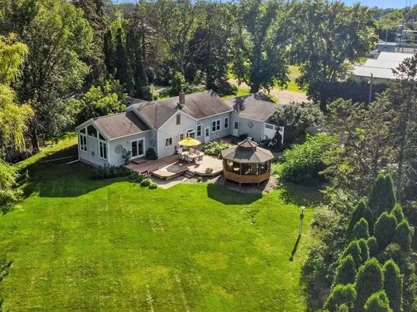 30825 Minnesota Ave, Lindstrom, MN 55045