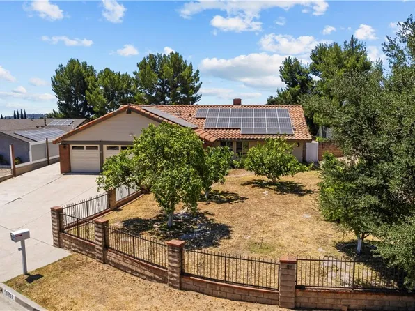 15559 Sorbonne St, Sylmar, CA 91342