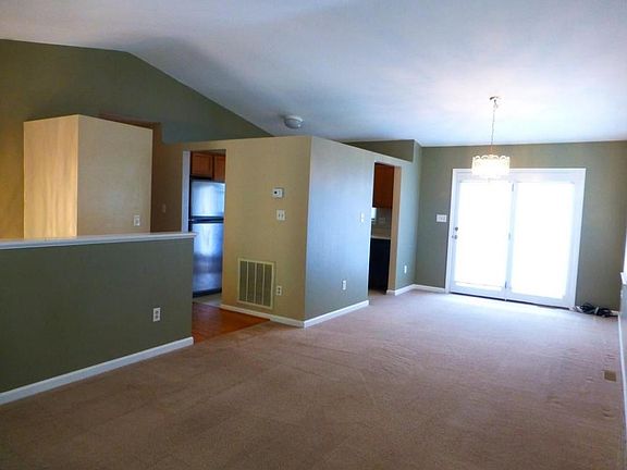 5th image of 391 Hillview Dr